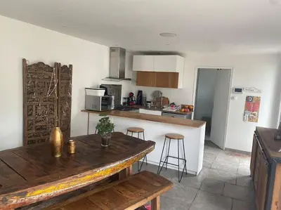 Cuisine ou kitchenette dans l'établissement Maison familiale en bord de mer