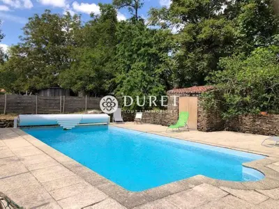 Piscine de l'établissement Gîte de la Rochejaquelein ou située à proximité