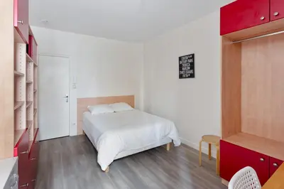 Un ou plusieurs lits dans un hébergement de l'établissement Chambres centre-ville avec espaces partagés - accessibles et abordables