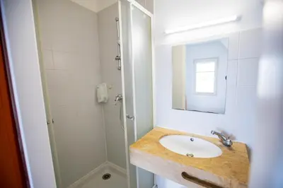 Salle de bains dans l'établissement La Chaumière