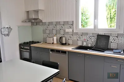 Cuisine ou kitchenette dans l'établissement Le Gîte de Mellonia - 15 personnes - 20mn du Parc