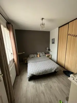 Un ou plusieurs lits dans un hébergement de l'établissement Maison familiale de plain pied, grande cour, vélos, très bien équipée