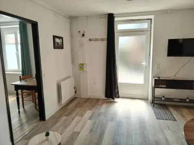Télévision ou salle de divertissement dans l'établissement Logement chaleureux et parking