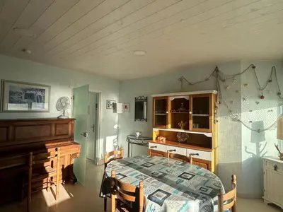 Un ou plusieurs lits dans un hébergement de l'établissement Appartement bord de mer avec balcon et parking - FR-1-652-47