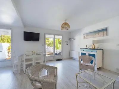 Cuisine ou kitchenette dans l'établissement À 550m de la plage, jolie maison pour 5
