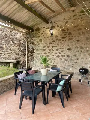 Terrasse ou espace extérieur de l'établissement Le Cordonnier d'Autrefois - 15 minutes du Puy du Fou