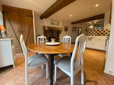 Cuisine ou kitchenette dans l'établissement Le Cordonnier d'Autrefois - 15 minutes du Puy du Fou