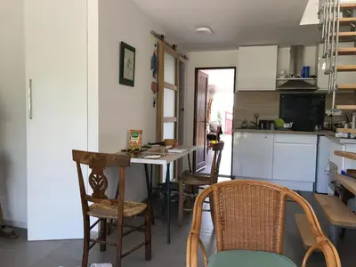 Cuisine ou kitchenette dans l'établissement La Philatelle