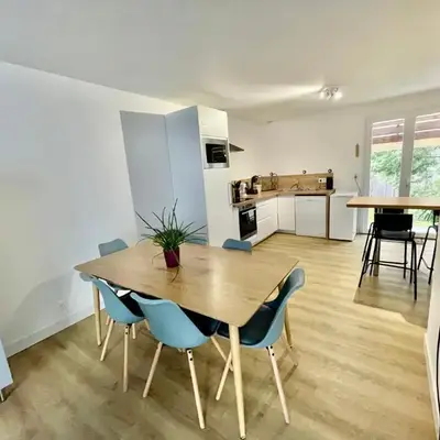 La maison aux volets bleus