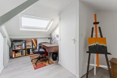 Bibliothèque dans la maison de vacances