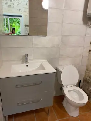 Salle de bains dans l'établissement Les rives du Lay gîte Elbée