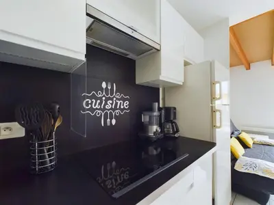Cuisine ou kitchenette dans l'établissement Saint-Hilaire - 350m de la plage