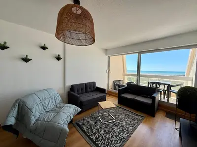 Coin salon dans l'établissement Studio confortable avec vue mer, animaux acceptés - FR-1-652-48