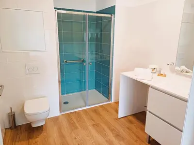 Salle de bains dans l'établissement La Résidence Cholet