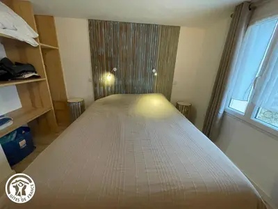 Un ou plusieurs lits dans un hébergement de l'établissement Maison moderne avec clim, jardin et parking, proche plage Noirmoutier - FR-1-426-565