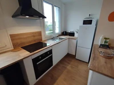 Cuisine ou kitchenette dans l'établissement Le Memphis - T2 Gare - La Bonne Marienne