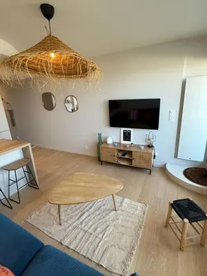 Télévision ou salle de divertissement dans l'établissement Appartement face mer