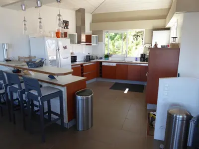 Cuisine ou kitchenette dans l'établissement Coté Ouest