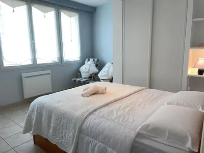 Un ou plusieurs lits dans un hébergement de l'établissement Maison spacieuse à 100m de la plage, 6 pers. - FR-1-323-557
