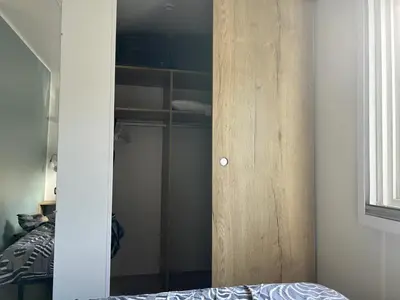 Un ou plusieurs lits dans un hébergement de l'établissement Bungalow confortable à Saint-Brevin-les-Pins avec piscine, 40 m²