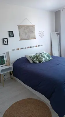 Un ou plusieurs lits dans un hébergement de l'établissement Charmant appartement proche Thales