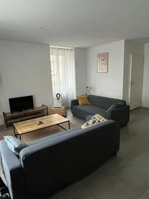Télévision ou salle de divertissement dans l'établissement Maison de bourg