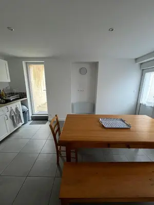 Cuisine ou kitchenette dans l'établissement Maison de bourg