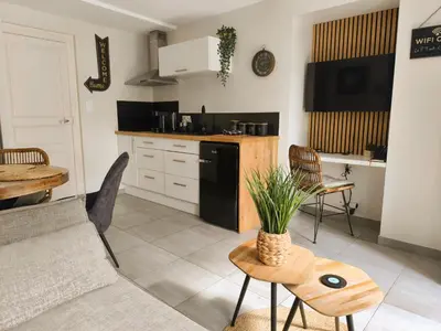 Cuisine ou kitchenette dans l'établissement Le P'Tivoli - Maison centre historique