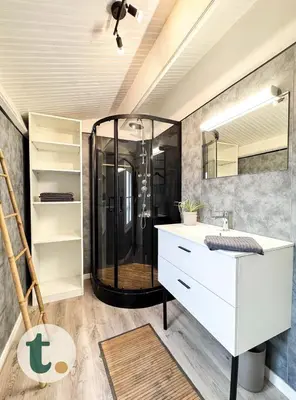Salle de bains dans l'établissement Tranquiloue - Grande maison spacieuse - PuyduFou