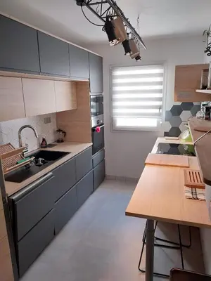 Cuisine ou kitchenette dans l'établissement T2 moderne à deux pas de la gare - avec parking