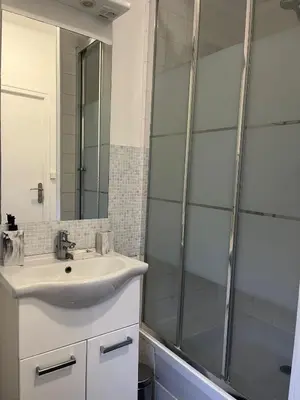Salle de bains dans l'établissement Appartement au calme 3 personnes