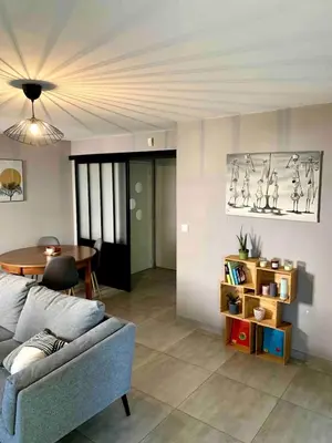 Coin salon dans l'établissement Charmant T3 avec jardin et piscine