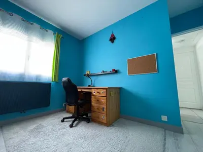 Télévision ou salle de divertissement dans l'établissement Maison au bord de mer, plage du Portmain