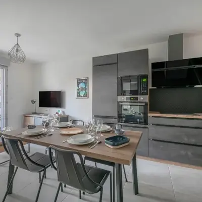 Appartement pour 4 à 150m de la Mer