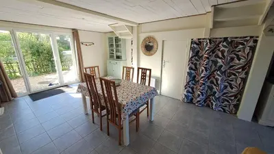 Coin salon dans l'établissement Gites O Ptit Bonheur - Vendée - 2 Maisons de 85 m2 chacune avec piscine extérieure chauffée & couverte