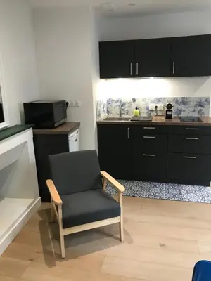 Cuisine ou kitchenette dans l'établissement Crebillon