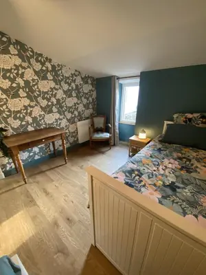 Un ou plusieurs lits dans un hébergement de l'établissement Maison l'or du temps gite Les Vignes