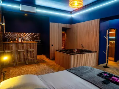 Un ou plusieurs lits dans un hébergement de l'établissement Le Voluptueux - Sauna - Jacuzzi - Centre-Ville