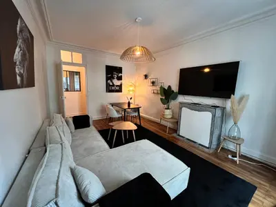 Télévision ou salle de divertissement dans l'établissement Charme et confort au coeur d'Angers