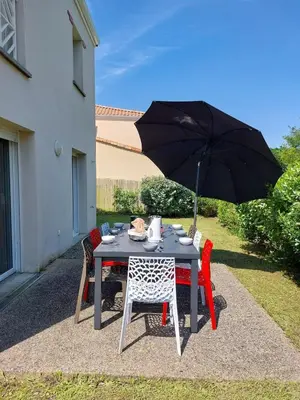 Jardin de l'établissement Maison 8 pers à 15min à pied de la plage avec jardin