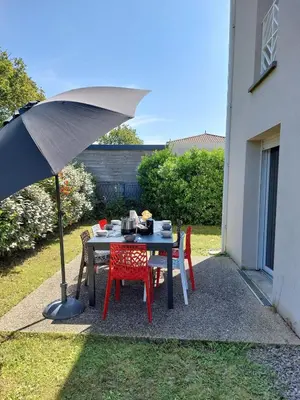 Jardin de l'établissement Maison 8 pers à 15min à pied de la plage avec jardin