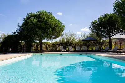 Piscine de l'établissement Eco-Domaine La Fontaine - RESIDENCE-SPA - 300 m Plage de la Fontaine aux Bretons ou située à proximité
