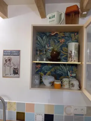 Cuisine ou kitchenette dans l'établissement Hébergement dans village de bord de Loire