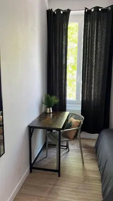 Coin salon dans l'établissement Le Savary appart centre-ville près des Chantiers