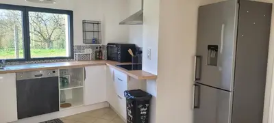 Cuisine ou kitchenette dans l'établissement Maison proche étang et circuit vélo
