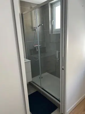 Salle de bains dans l'établissement Appartement des dauphins