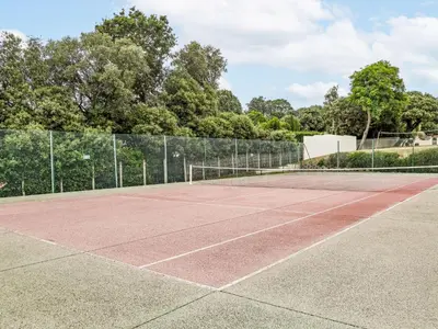 Tennis ou squash au sein de la maison de vacances ou à proximité