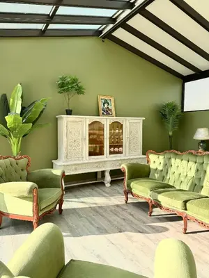 Coin salon dans l'établissement Le Manoir médiéval de Garance