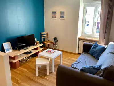 Télévision ou salle de divertissement dans l'établissement La Petite Escale