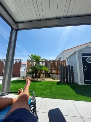 Jardin de l'établissement Villa récente spacieuse piscine St Gilles